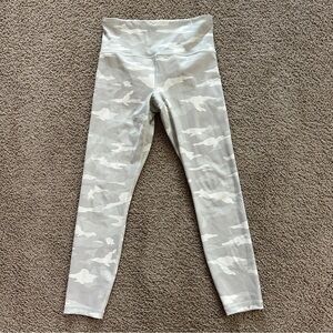 Athleta High Rise Elation Camo 7/8 Tight Leggings Tights in Taupe White sz S